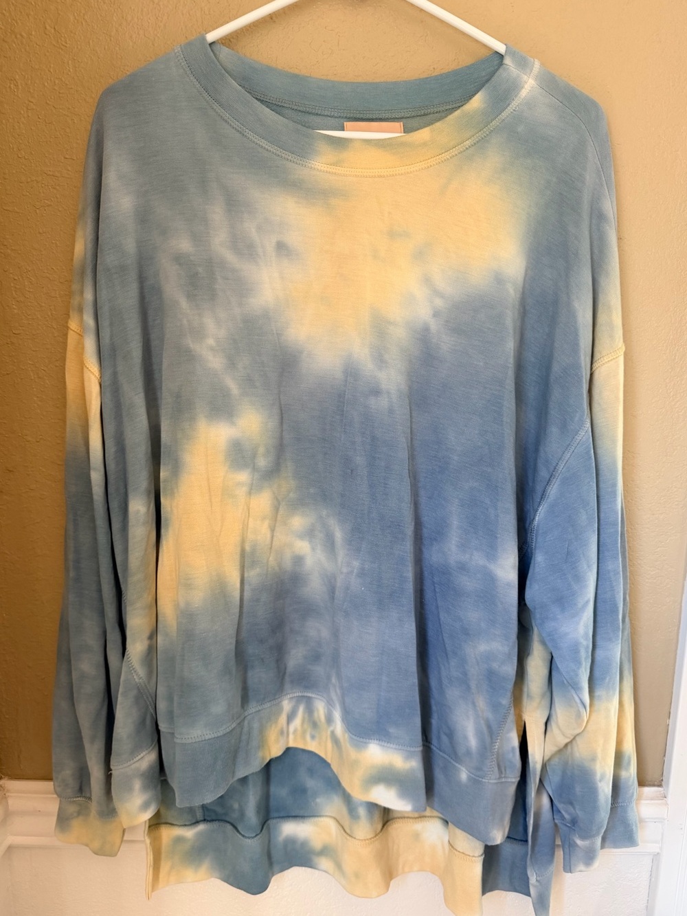 FOUND Relaxed Tie-Dye Pullover Sweatshirt in Blue and Cream